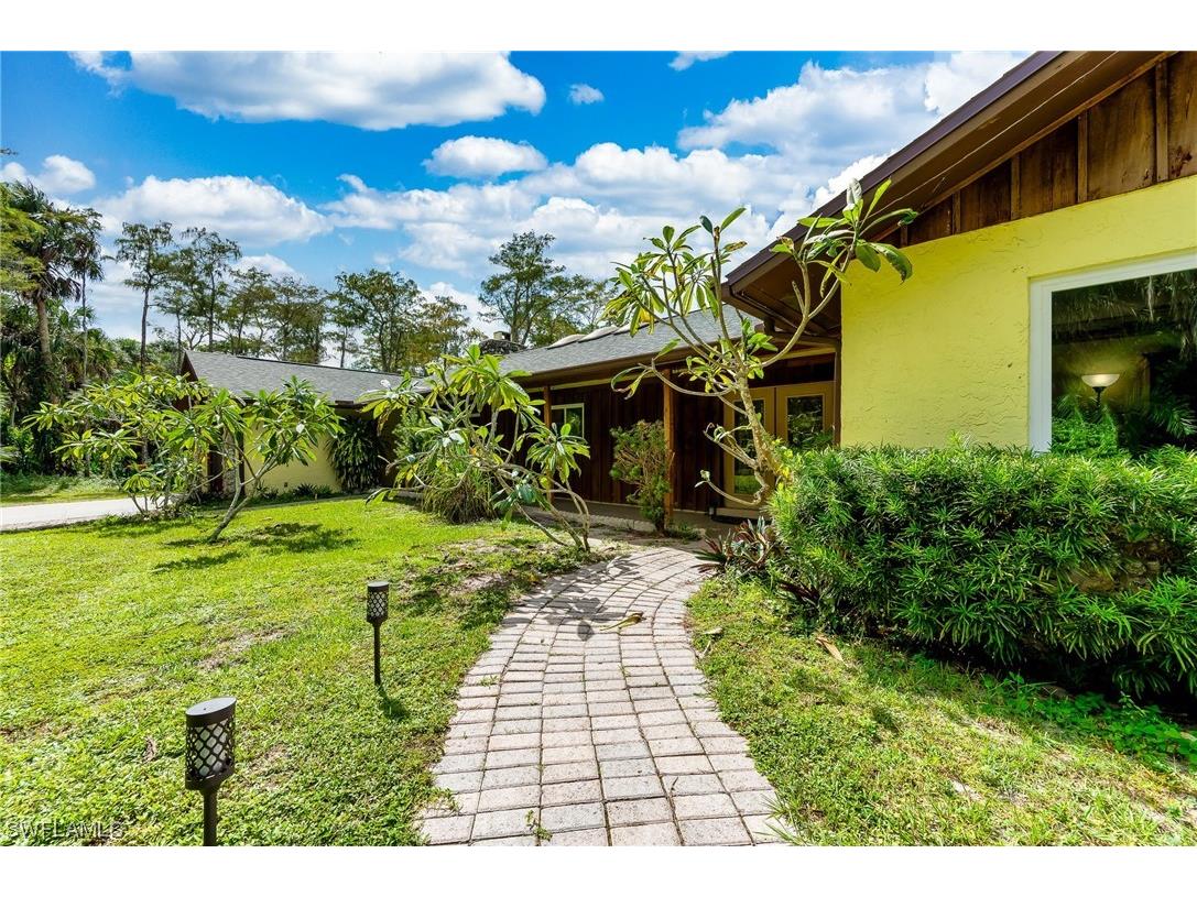 211 19th Street NW Naples FL 34120 223078913 image1