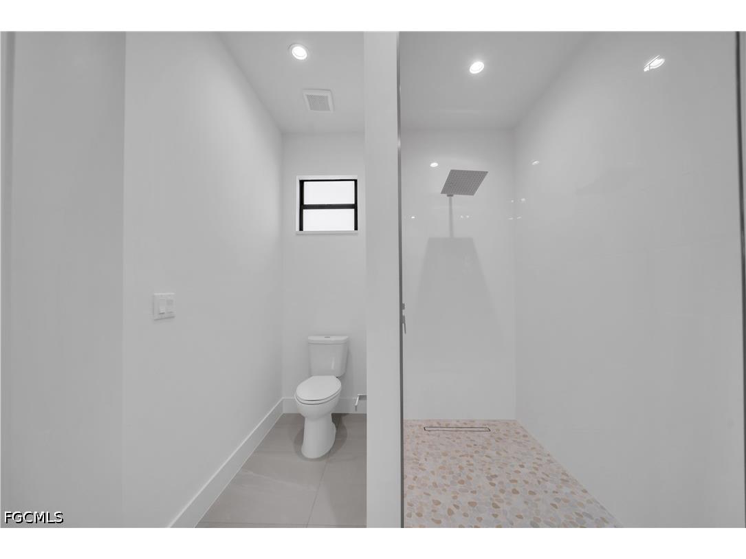 211 NE 15th Terrace Cape Coral FL 33909 2026016188 image32