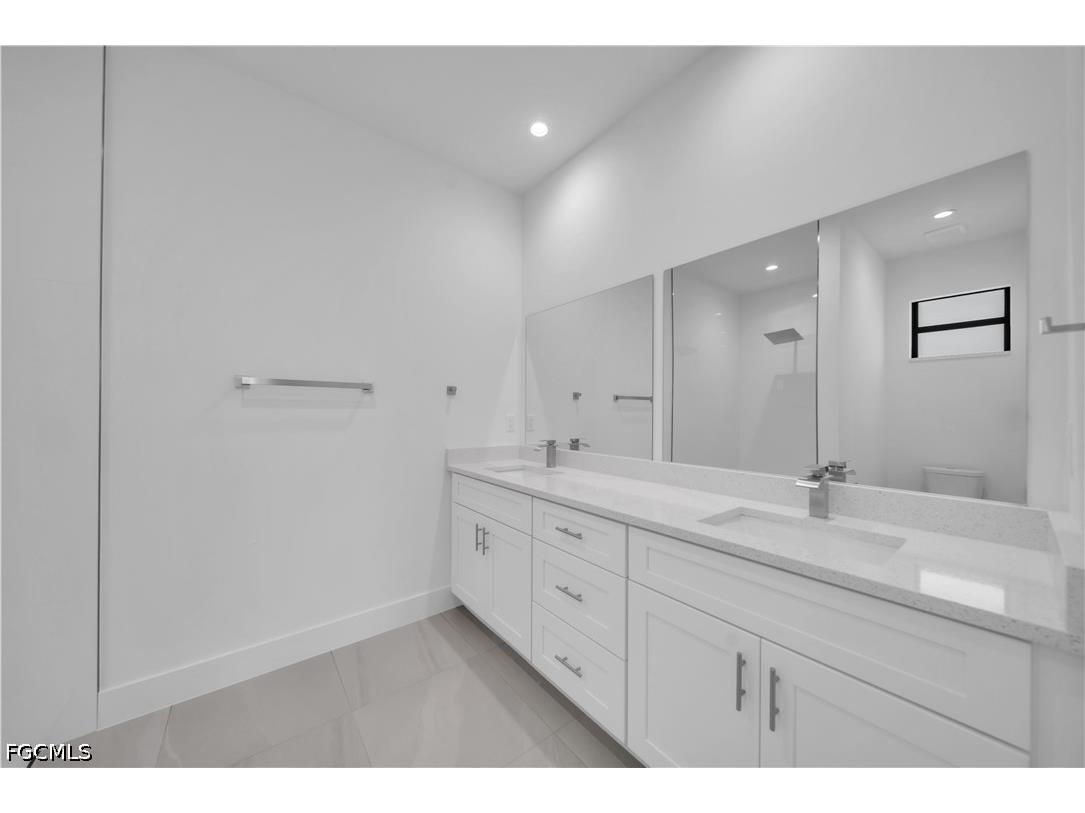 211 NE 15th Terrace Cape Coral FL 33909 2026016188 image33