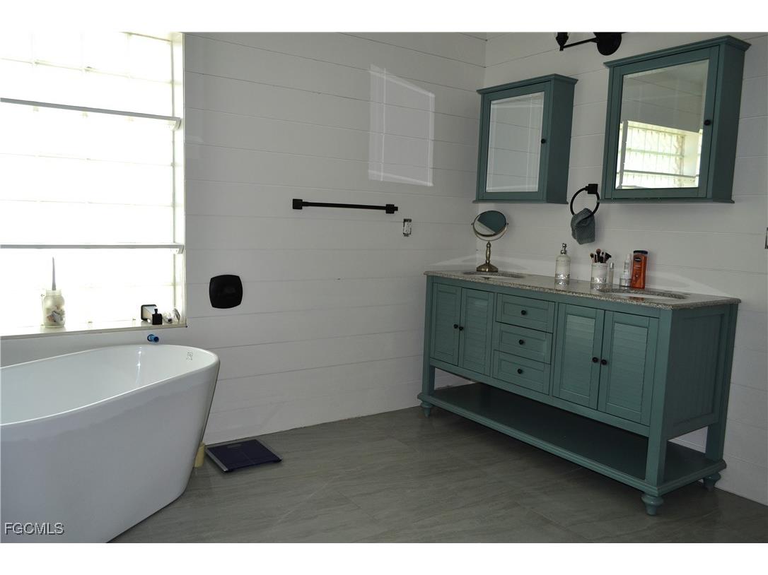 211 SW 47th Street Cape Coral FL 33914 2025003530 image37