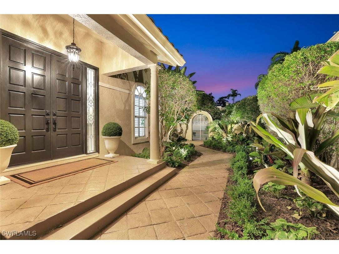 211 Via Napoli Naples FL 34105 225077412 image3