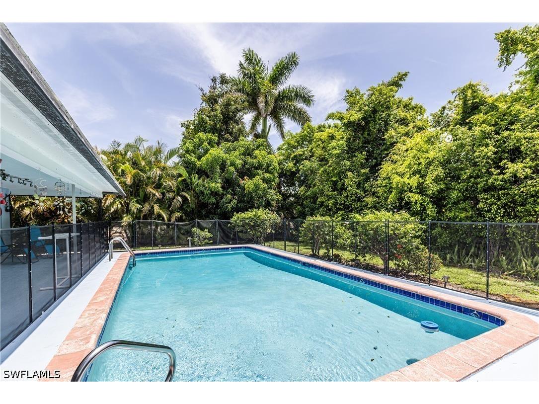 211 W Flamingo Circle Marco Island FL 34145 226013818 image17
