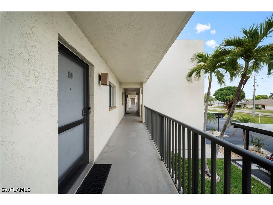 2111 Barkeley Lane #10 Fort Myers FL 33907 226018627 image2