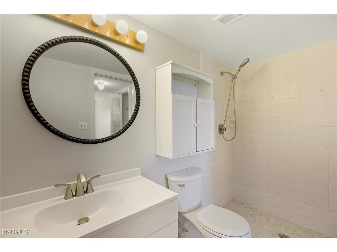 2111 Barkeley Lane #18 Fort Myers FL 33907 2025022891 image12
