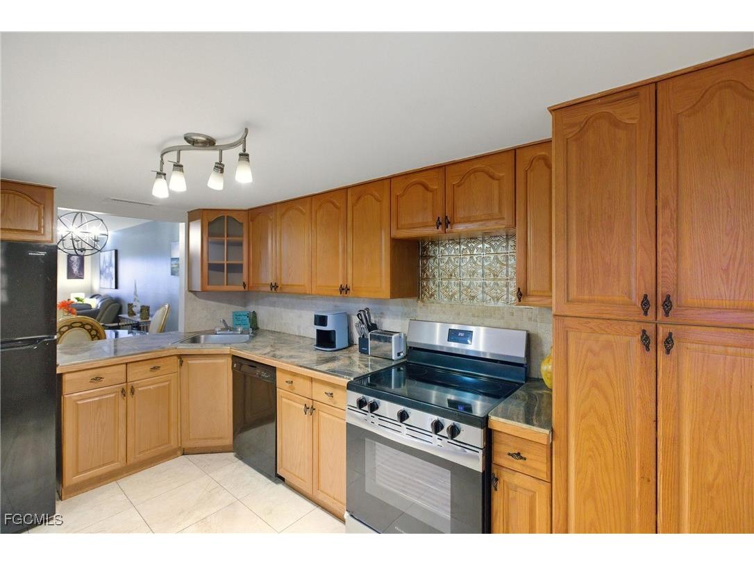 2111 Barkeley Lane #18 Fort Myers FL 33907 2025022891 image5