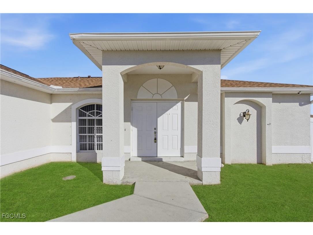 2111 NE 24th Terrace Cape Coral FL 33909 2025025295 image1