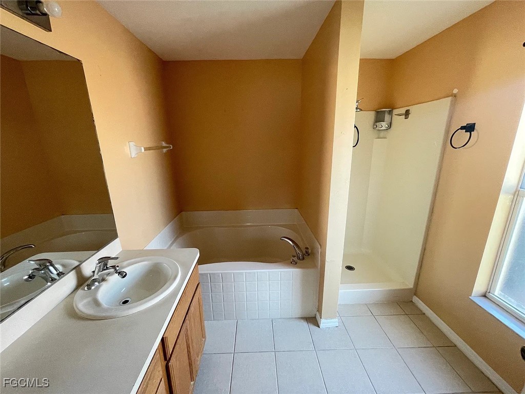 2112 NE 1st Street Cape Coral FL 33909 2025021997 image6