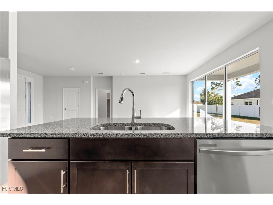 2112 NE 4th Place Cape Coral FL 33909 2025009765 image10