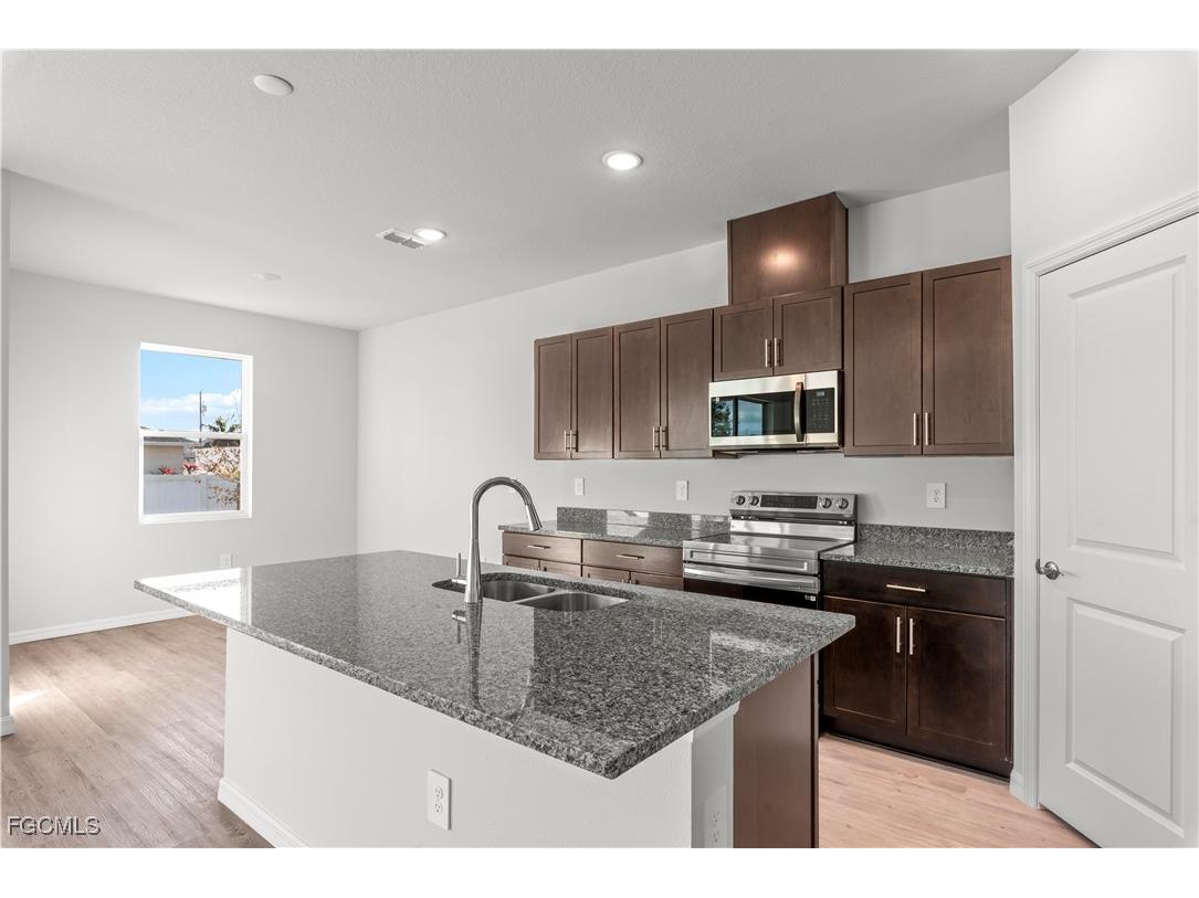 2112 NE 4th Place Cape Coral FL 33909 2025009765 image8