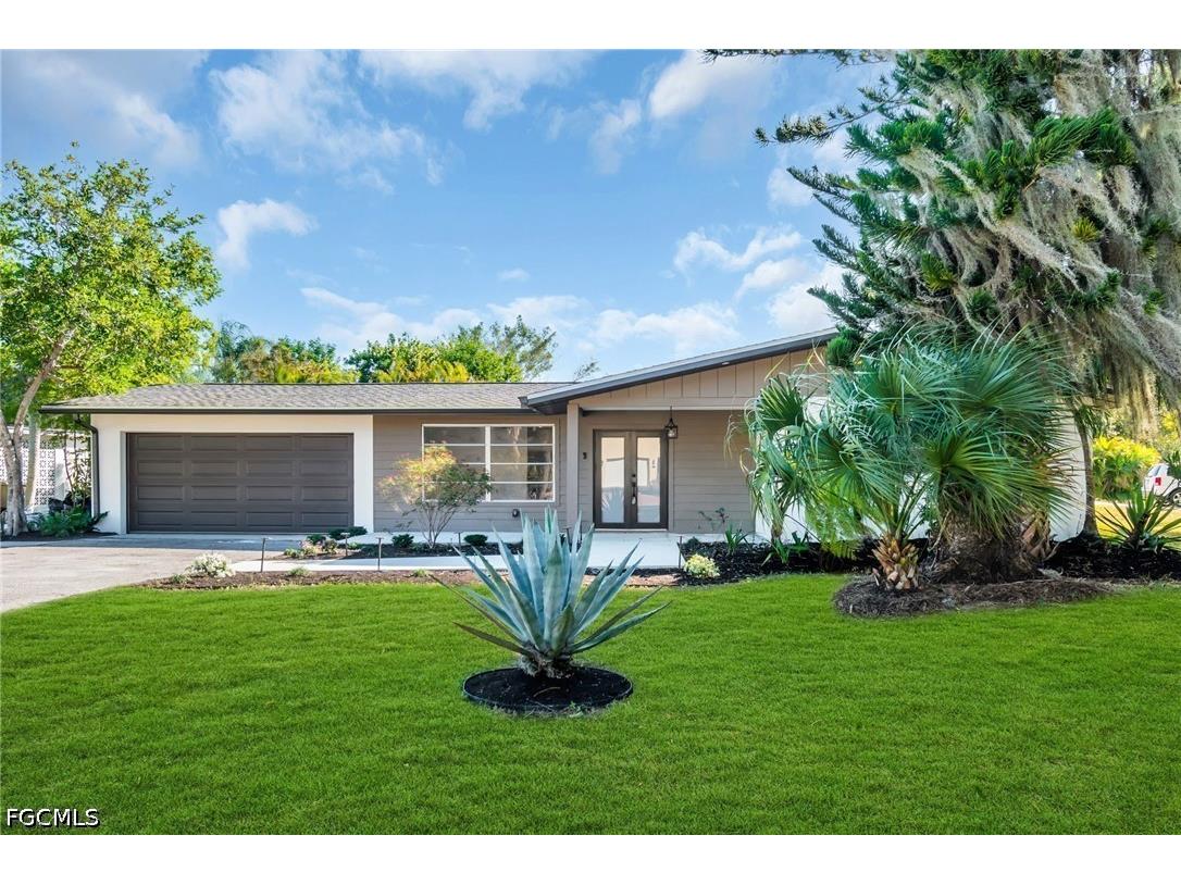 2114 Davis Boulevard Fort Myers FL 33905 2026024776 image1