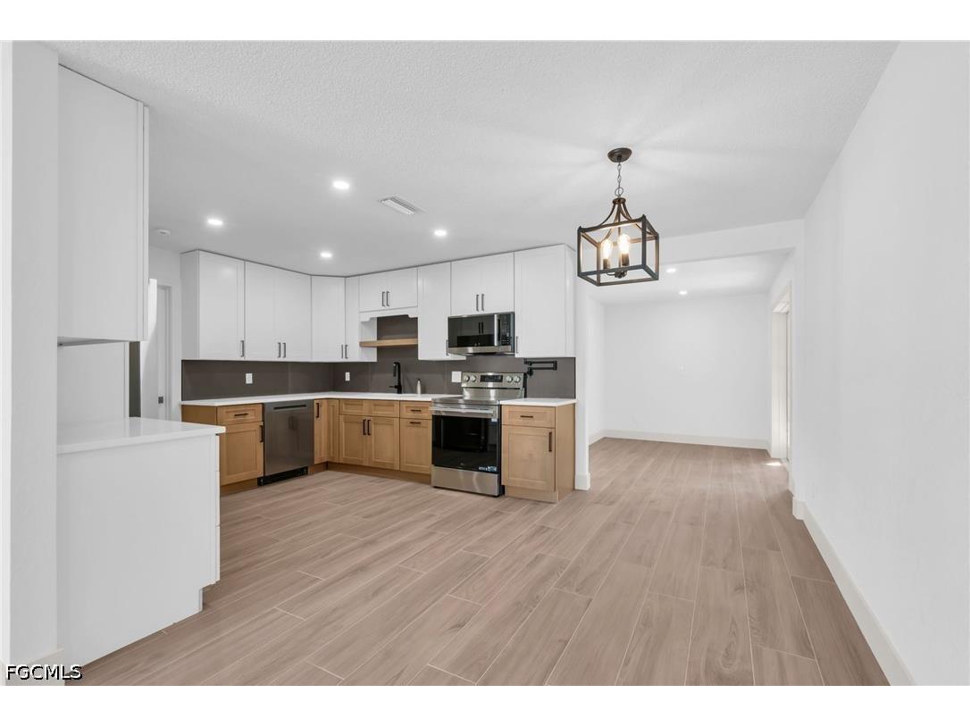 2114 Davis Boulevard Fort Myers FL 33905 2026024776 image6