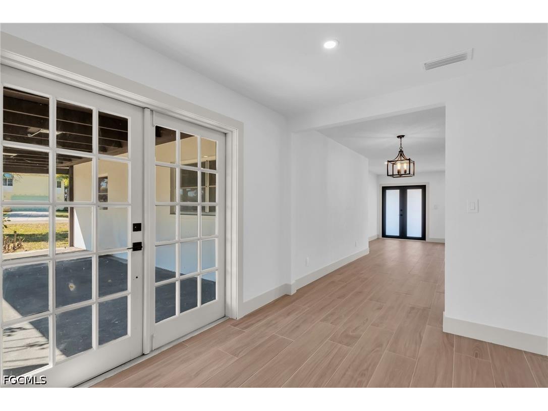 2114 Davis Boulevard Fort Myers FL 33905 2026024776 image7