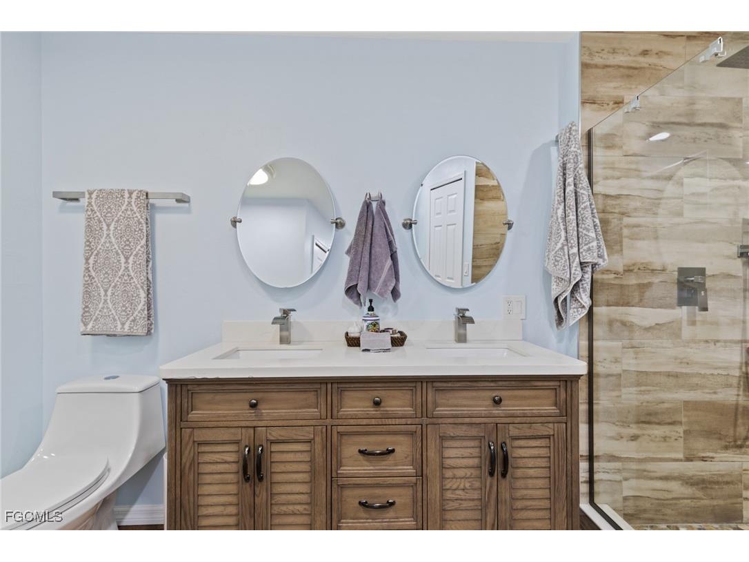 2114 SE 8th Place Cape Coral FL 33990 2025012332 image14