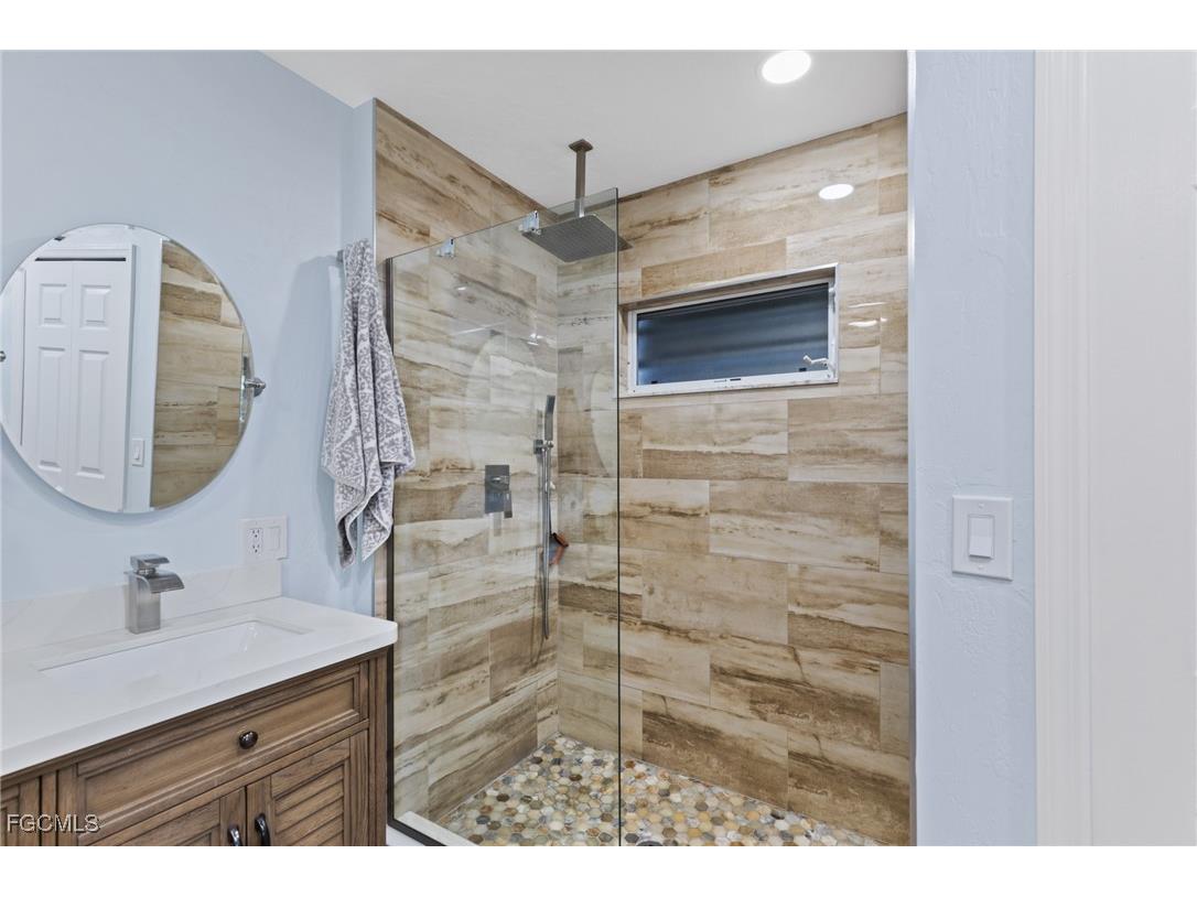 2114 SE 8th Place Cape Coral FL 33990 2025012332 image15