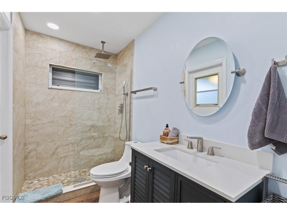 2114 SE 8th Place Cape Coral FL 33990 2025012332 image17