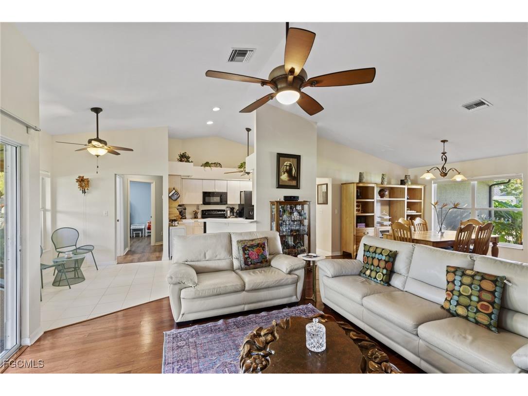 2114 SE 8th Place Cape Coral FL 33990 2025012332 image6