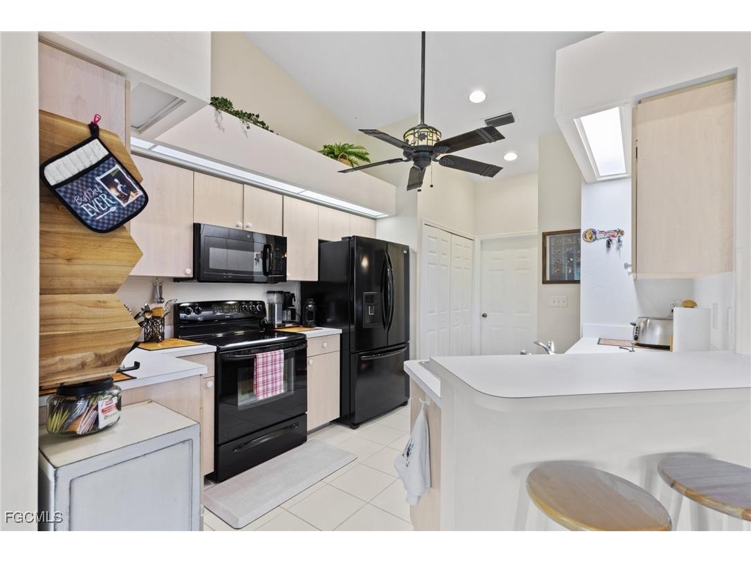 2114 SE 8th Place Cape Coral FL 33990 2025012332 image8