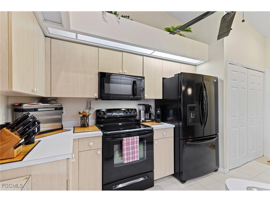 2114 SE 8th Place Cape Coral FL 33990 2025012332 image9