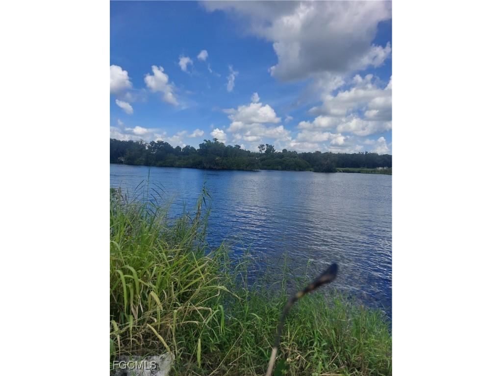 2114 Silk Bay Boulevard Alva FL 33920 2025021977 image1