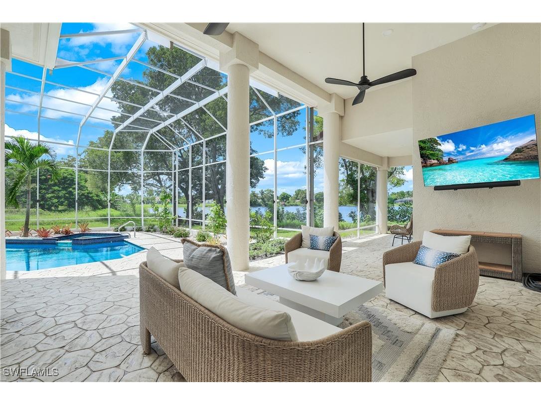 2115 Imperial Golf Course Boulevard Naples FL 34110 224075512 image1
