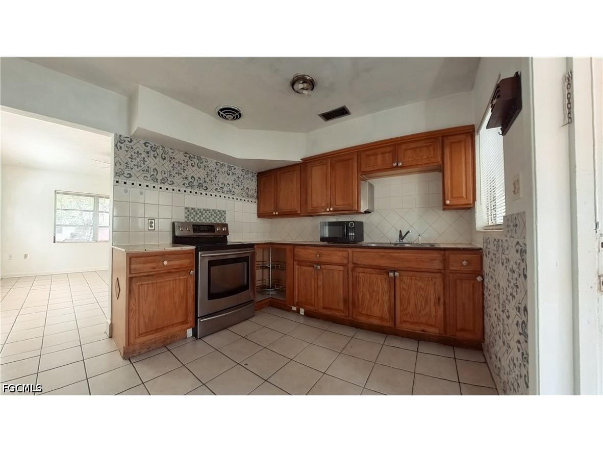 2115 Katherine Street Fort Myers FL 33901 2026014003 image3