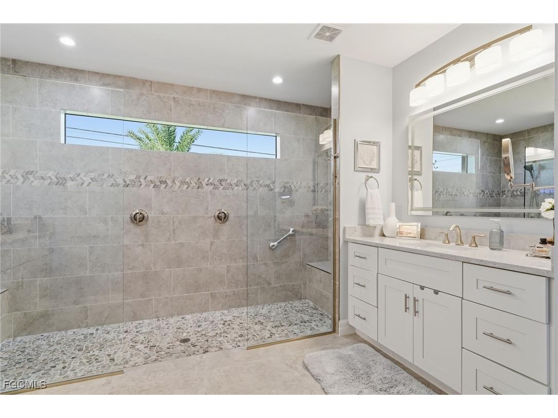 2115 SW 17th Place Cape Coral FL 33991 2026003489 image35