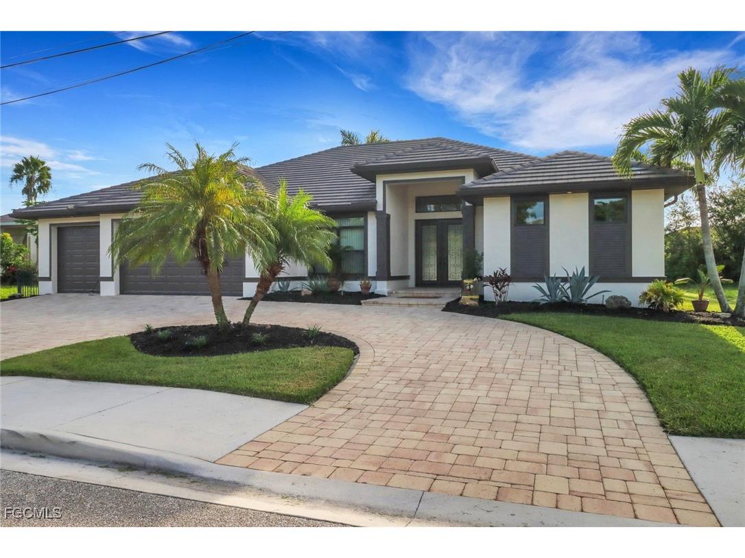 2115 Surfside Boulevard Cape Coral FL 33991 2025006600 image1