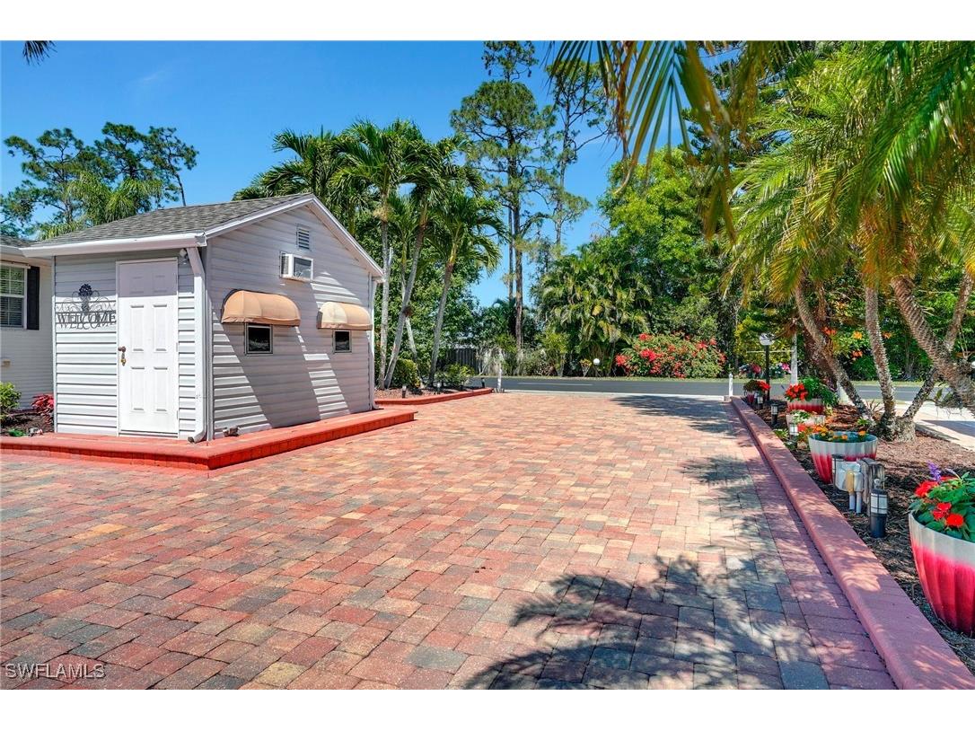 2117 Crystal Lake Drive Naples FL 34120 225068898 image1