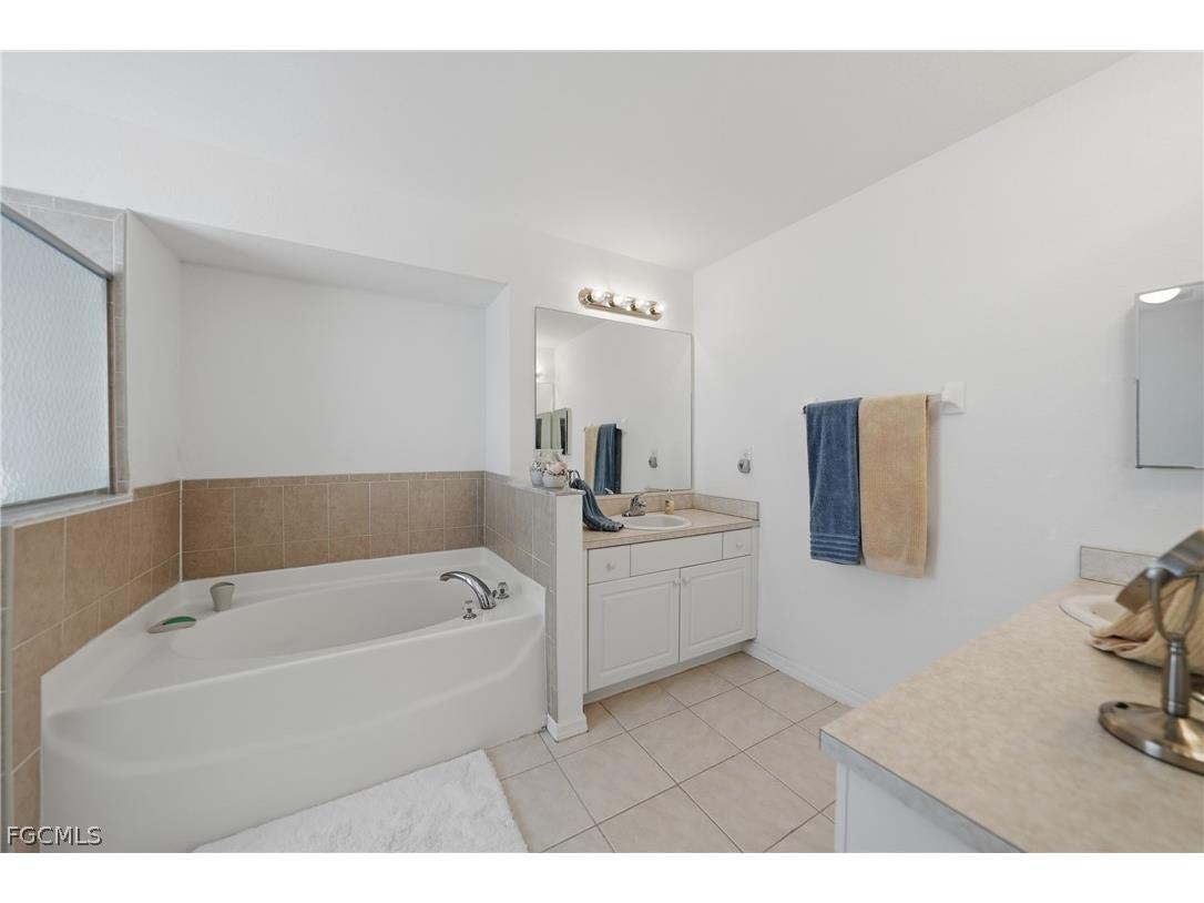 2117 NE 40th Street Cape Coral FL 33909 2026011249 image16