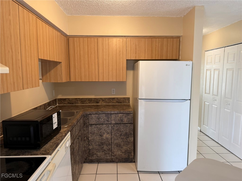 2117 SW Santa Barbara Place #3 Cape Coral FL 33991 2025005459 image5