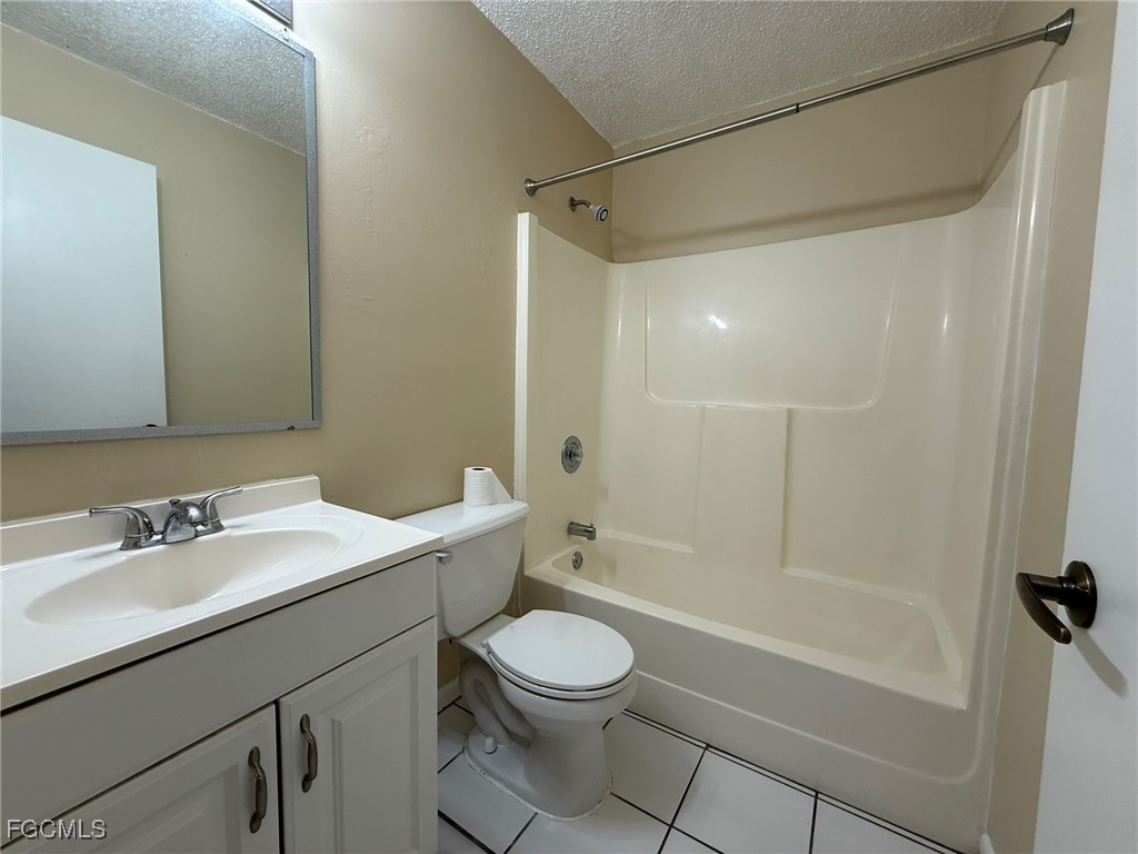 2117 SW Santa Barbara Place #3 Cape Coral FL 33991 2025005459 image9