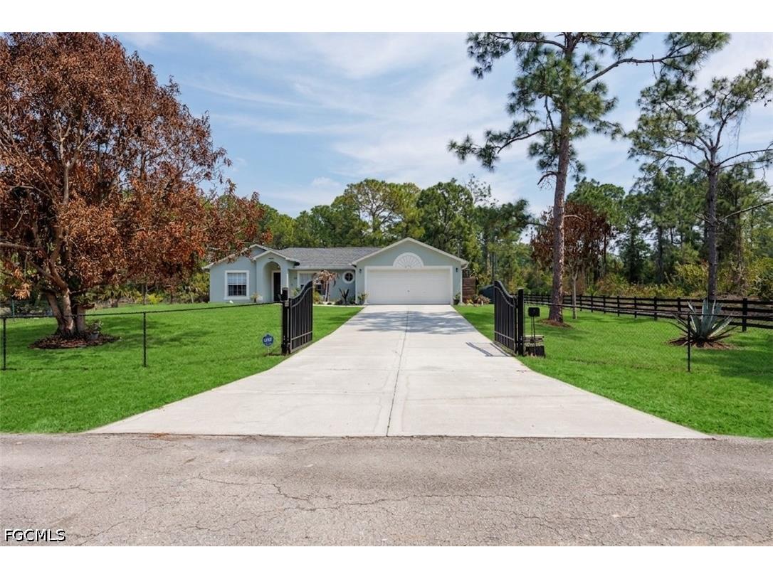 2118 Moore Avenue Alva FL 33920 2026014891 image1