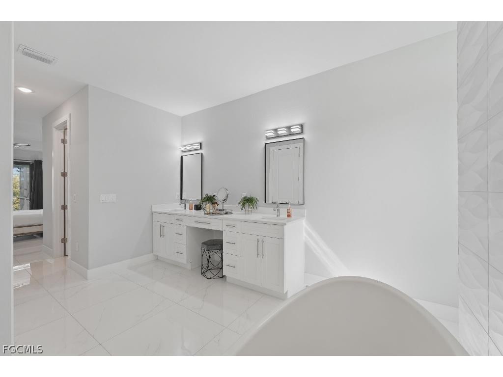 2118 SW 14th Place Cape Coral FL 33991 2026011831 image9