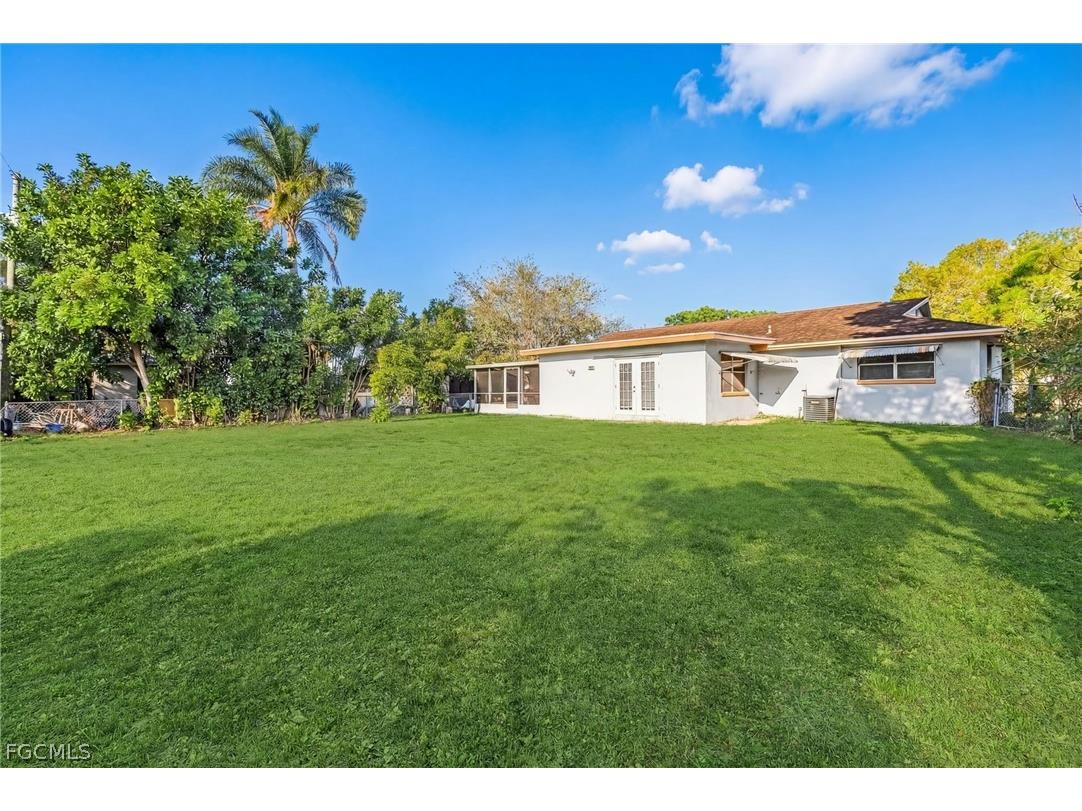 2119 Hibiscus Road Fort Myers FL 33905 2026011442 image4