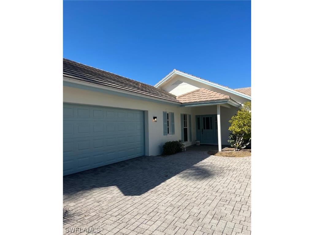 212 Edgemere Way S Naples FL 34105 223023688 image1