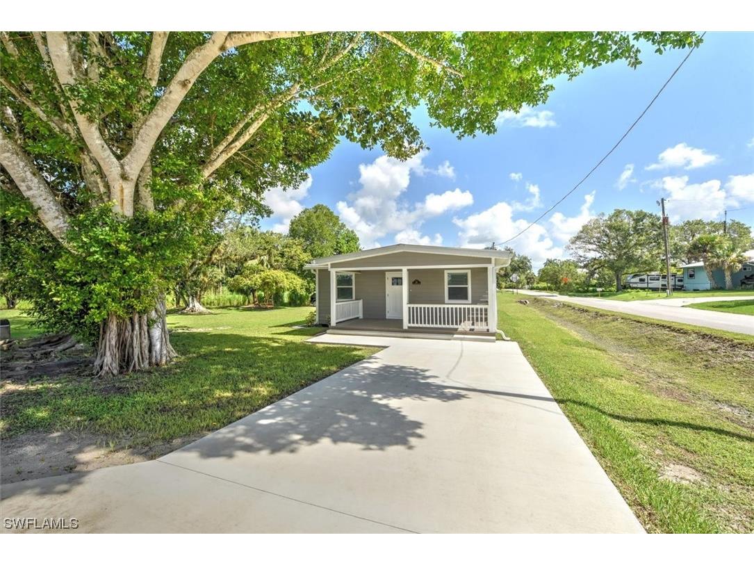 212 Fort Thompson Avenue Labelle FL 33935 223053115 image1