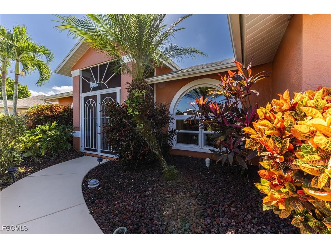 212 SE 30th Terrace Cape Coral FL 33904 2025018167 image3