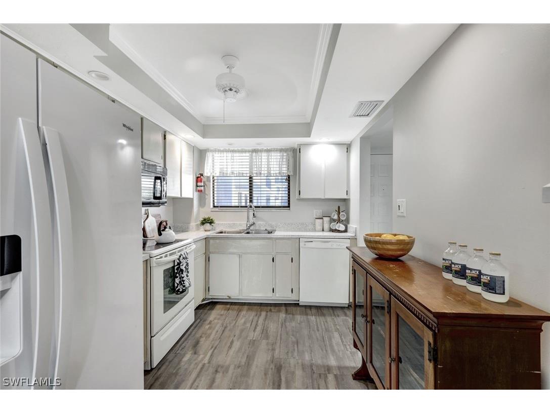 2121 Collier Avenue #215 Fort Myers FL 33901 224033242 image1