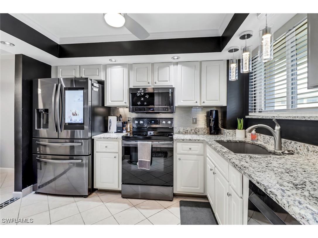 2121 Collier Avenue #401 Fort Myers FL 33901 223072890 image1