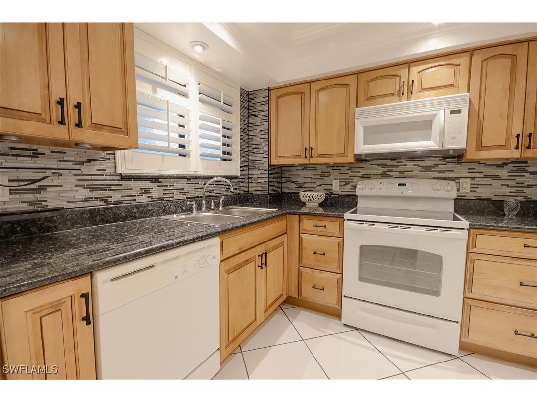 2121 Collier Avenue #406 Fort Myers FL 33901 225009388 image1