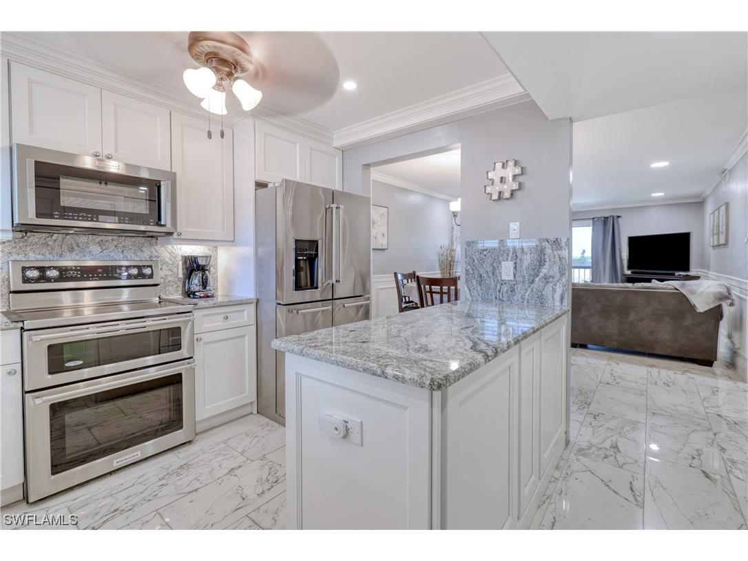 2121 Collier Avenue #412 Fort Myers FL 33901 223031477 image1