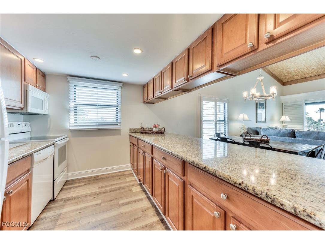 2121 Gulf Beach Villas Captiva FL 33924 2026000907 image10