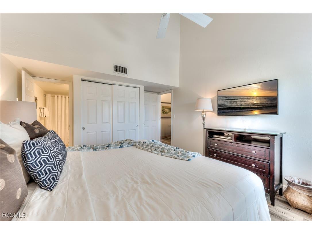 2121 Gulf Beach Villas Captiva FL 33924 2026000907 image16