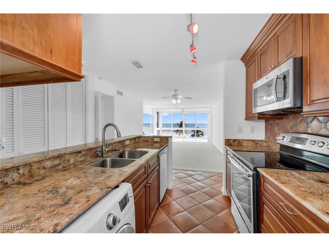 2121 Gulf Shore Boulevard N #203 Naples FL 34102 225074420 image6
