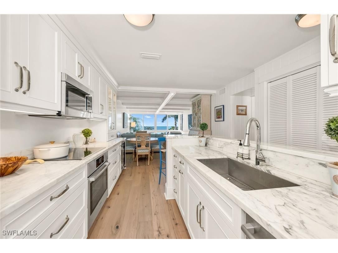 2121 Gulf Shore Boulevard N #206 Naples FL 34102 225072917 image4