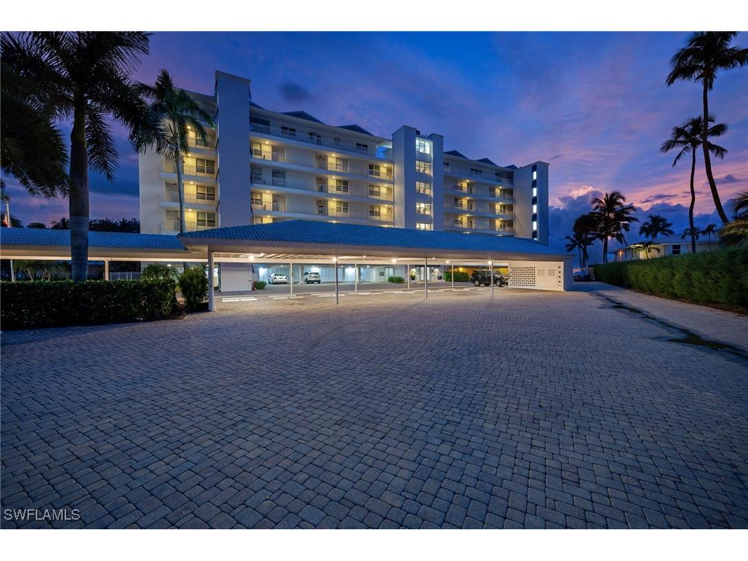 2121 Gulf Shore Boulevard N #305 Naples FL 34102 225072365 image12