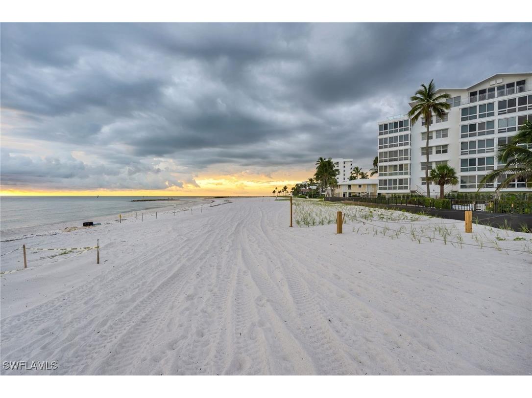 2121 Gulf Shore Boulevard N #305 Naples FL 34102 225072365 image17