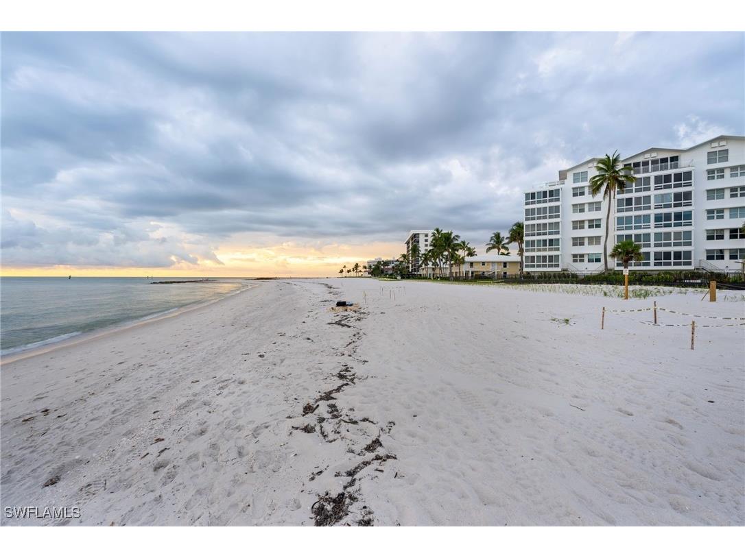 2121 Gulf Shore Boulevard N #305 Naples FL 34102 225072365 image24