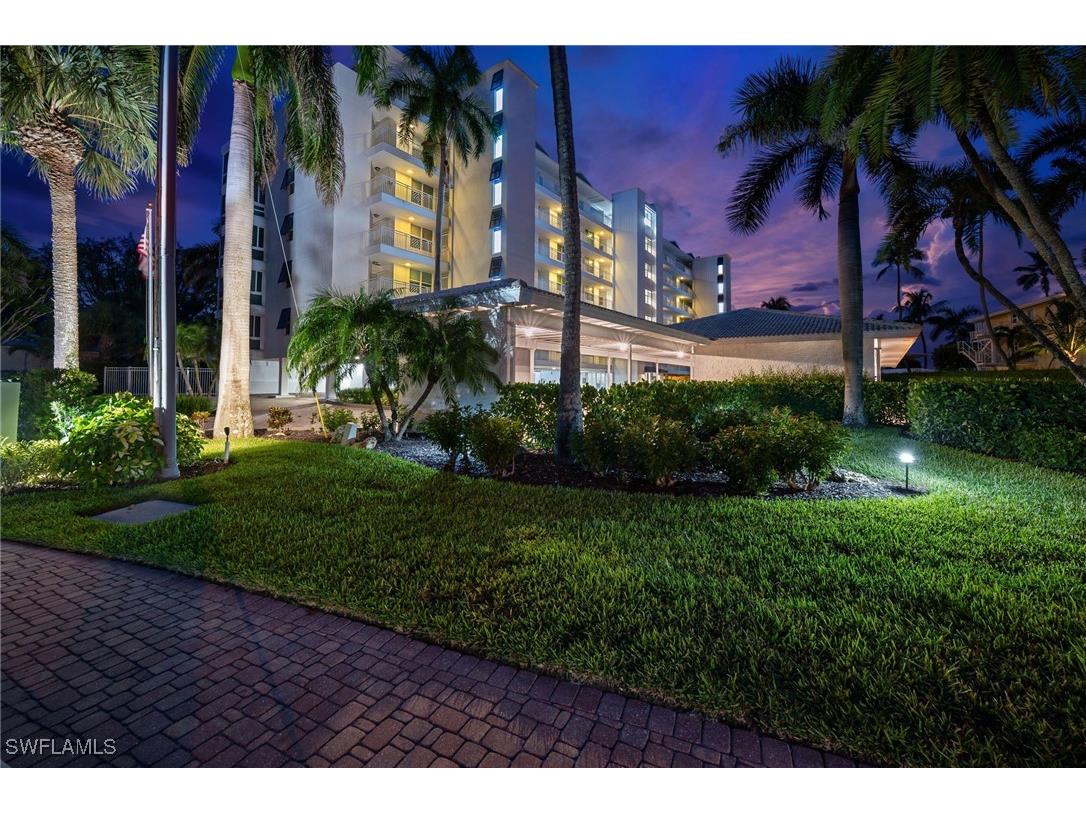 2121 Gulf Shore Boulevard N #305 Naples FL 34102 225072365 image7