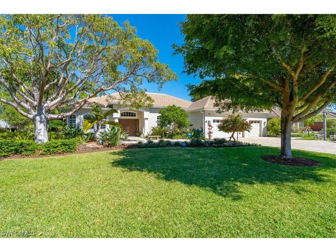 2121 Imperial Circle Naples FL 34110 224016001 image1